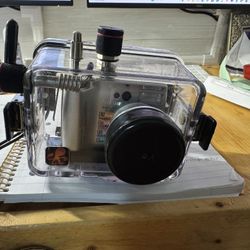 BRAND NEW UNDERWATER NIKON COOLPIX CAMERA 