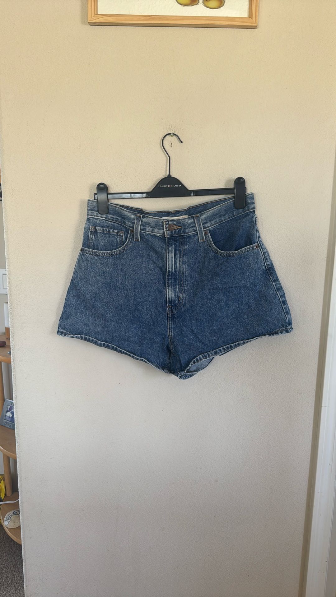 Levi’s Women’s Size 31 High Waisted Mom Blue Denim Jean Shorts