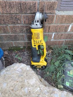 DeWalt 20V XR Cordless Angle Grinder with Battery
