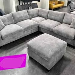 BRAND NEW 4PC SECTIONAL SOFA SET WITH OTTOMAN AND ACCENT PILLOWS INCLUDED $499+ Tax 