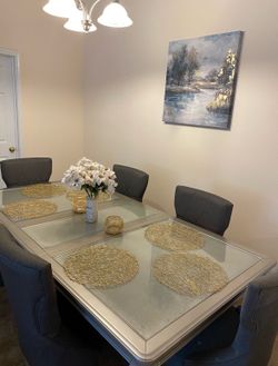 Elegant Like New Table for Six