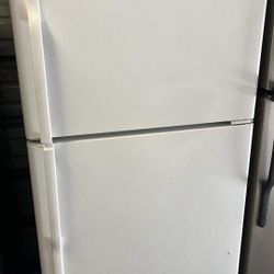 Sale !!!!💰!!! . White General Electric Kenmore And Whirlpool refrigerator. Clean -Cold. Works! Delivery for esee! Buy Remotely!.