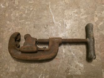 RIDGID Model 2-A Heavy-Duty Pipe Cutter.