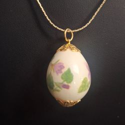 Vintage Hand-painted Porcelain Egg With The Initial "P" Necklace 30" Flat Serpentine Chain - Excellent Condition