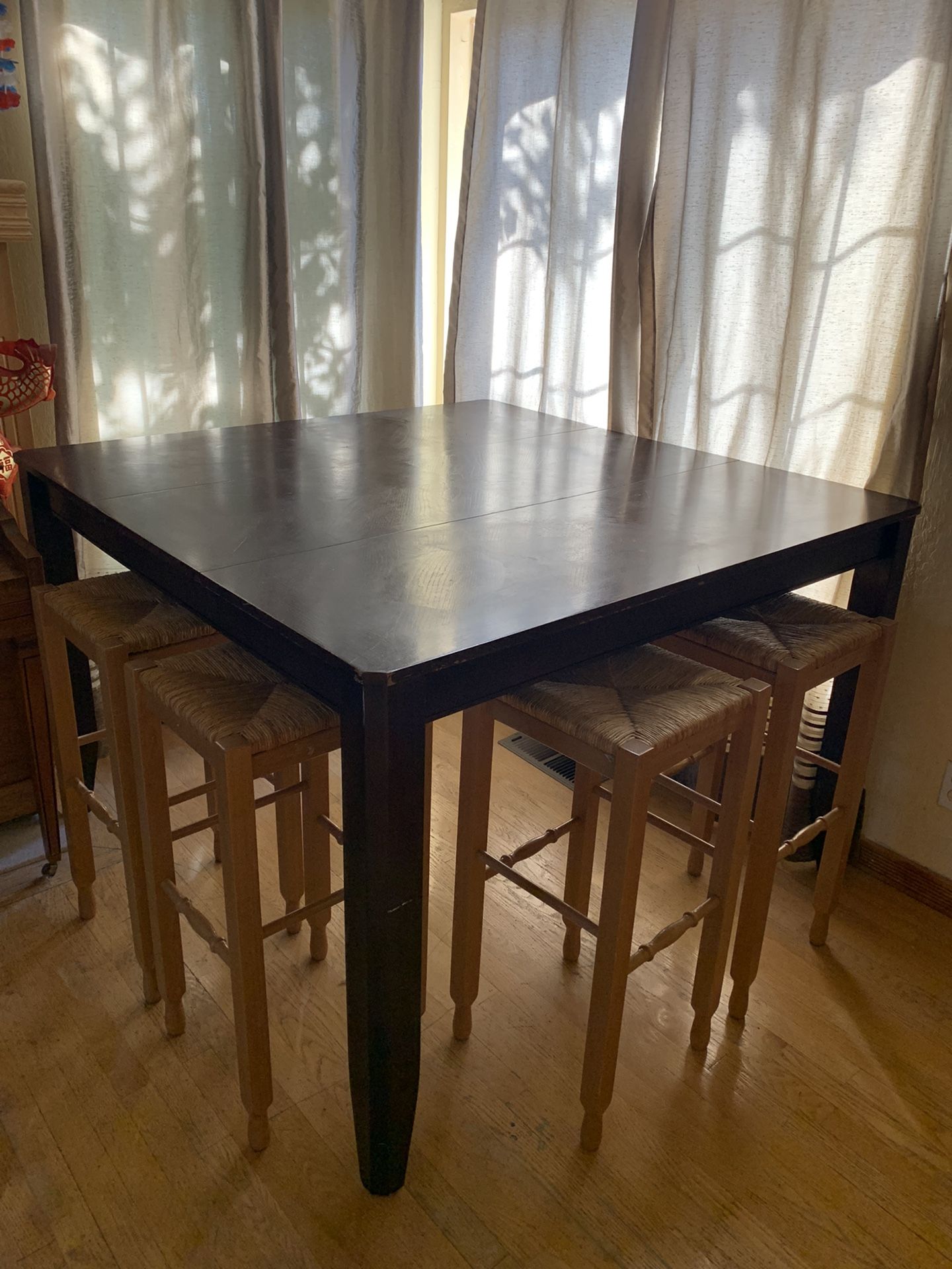 Haddigan Extendable Dining Table With 4 Bambino Stools