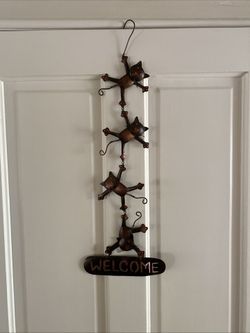 HANGING METAL CATS WELCOME SIGN
