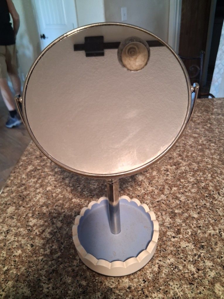 Round tabletop vanity mirror  