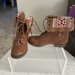 Boots Women Size.9