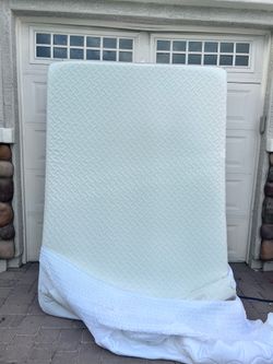 Queen Size Foam Mattress & Boxspring - Can Deliver!