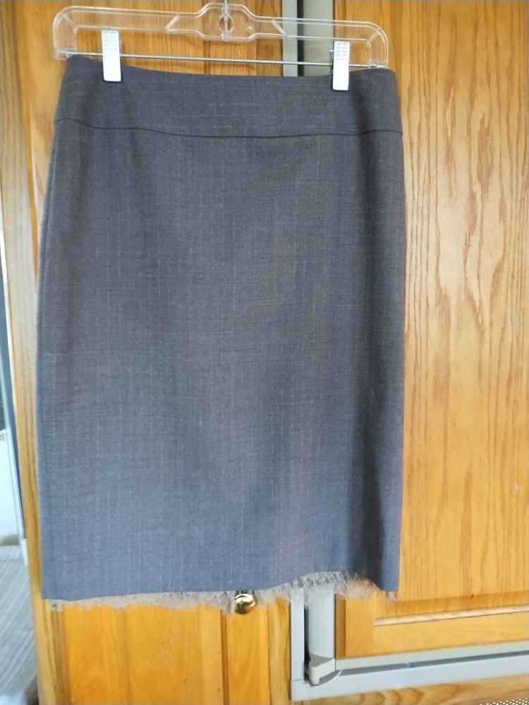 Nordstrom Classiques Entier Pencil Skirt Lace Trim New Condition Size 4 Virgin Wool 43% Taupe Brownish Color