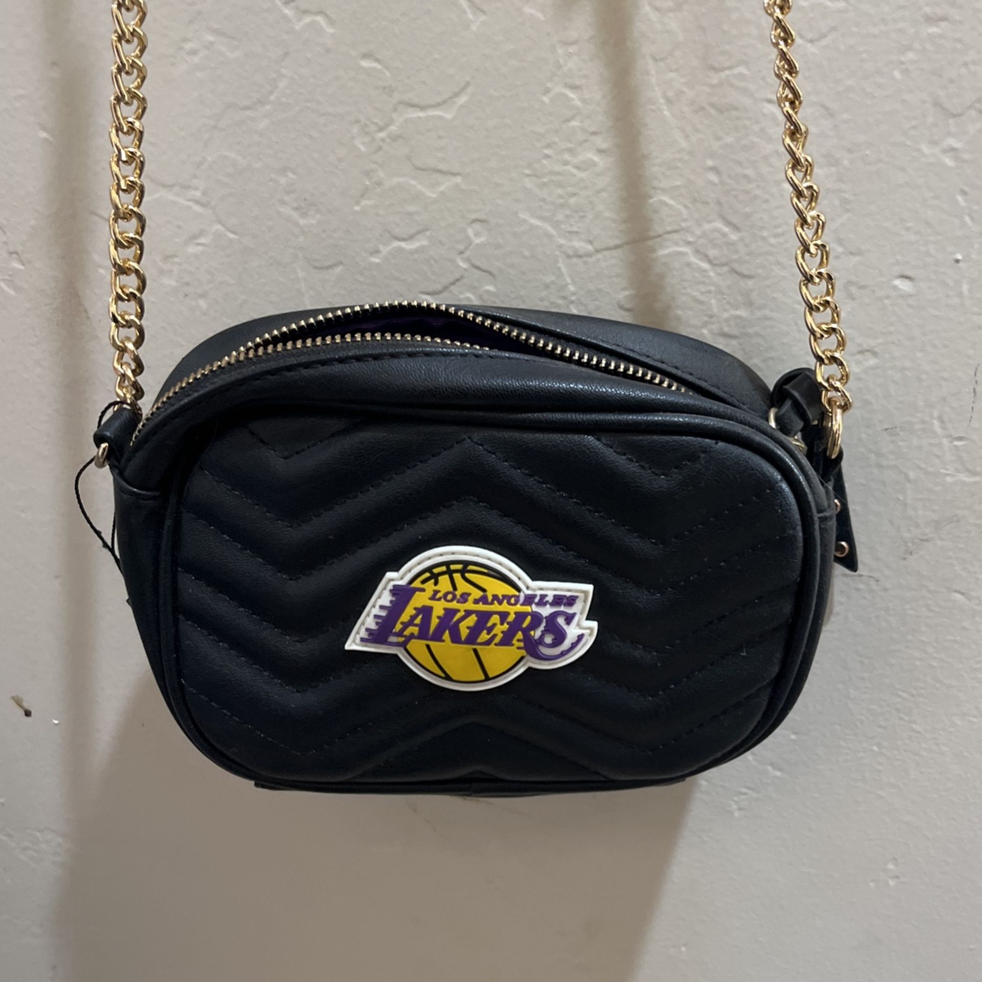 Lakers purse $20