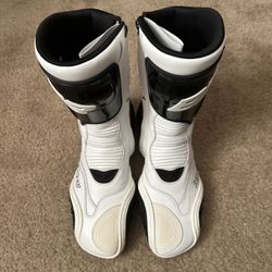  The Balenciaga Men’s Leather Ceinture Moto Boots in size EU 43 