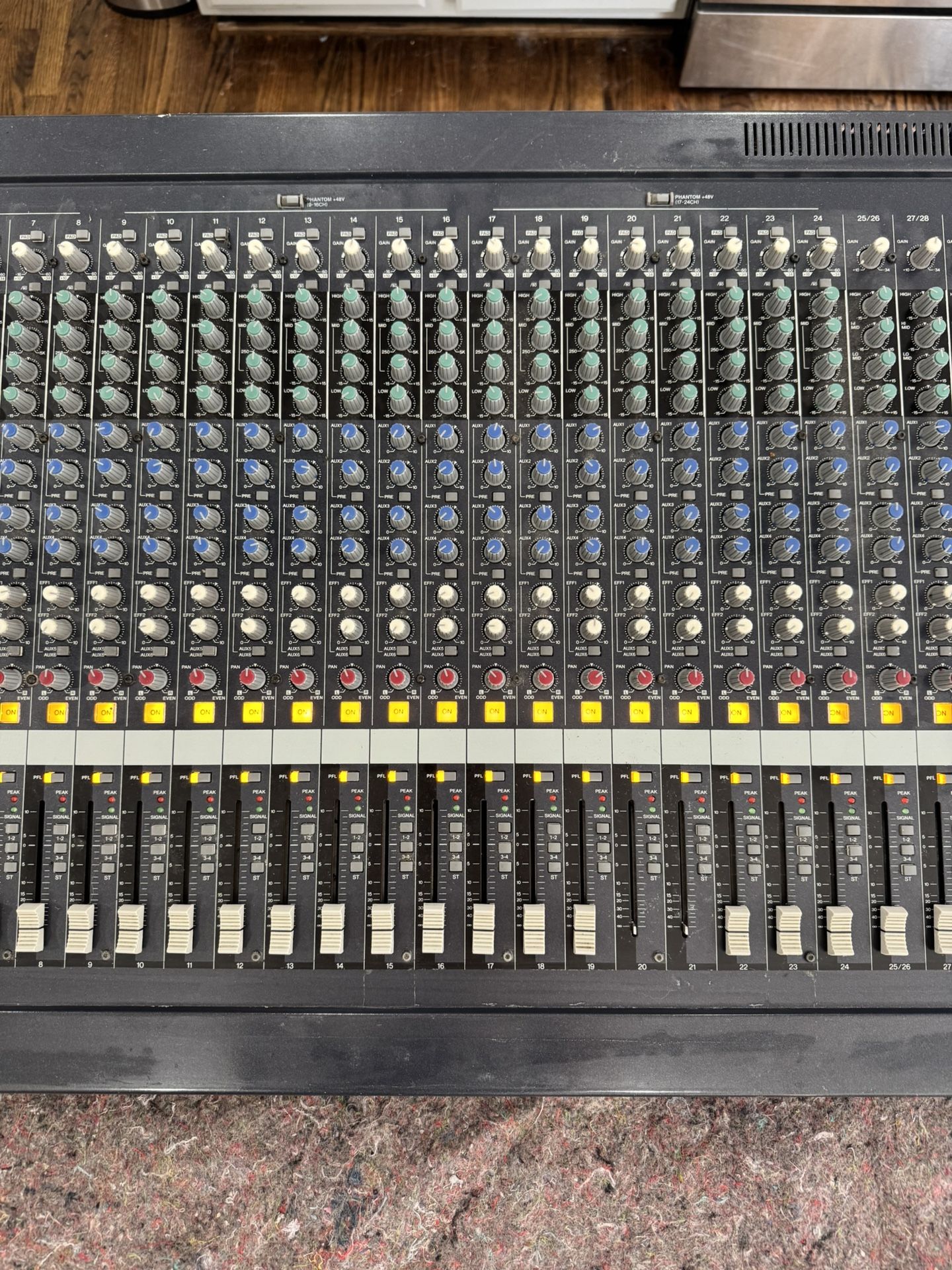 Yamaha MG32/14FX Mixing Console  