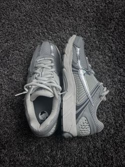 Gray Nike Vomero 5s / Size 10.5 M