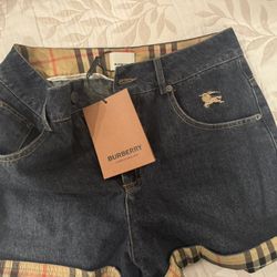 Burberry Stylish shorts