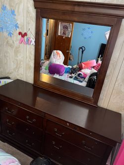 Real Mahogany Wood Dresser 
