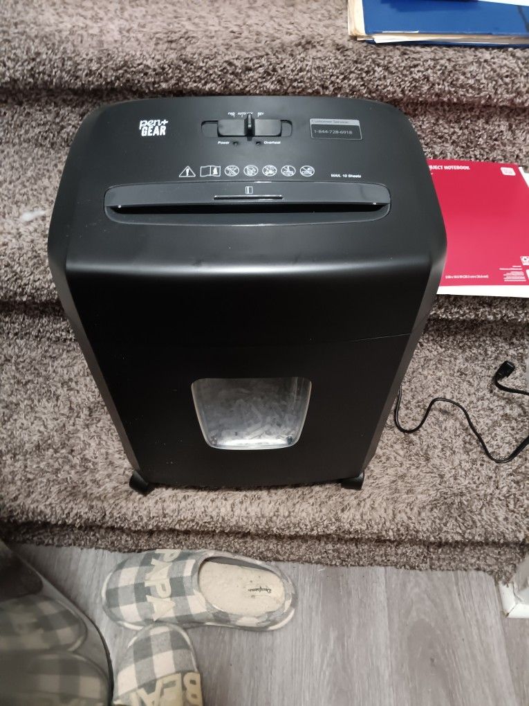 10 Sheet Shredder Plus Card Shredder