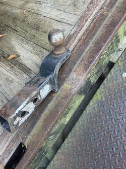 used heavy-duty steel trailer hitch mount with hitch ball