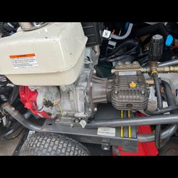 Pressure washer honda 4000psi  engine gx390 like new.