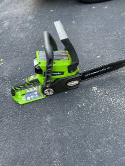 Chainsaw and hedger combo