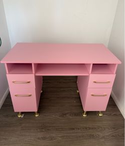 Nail table