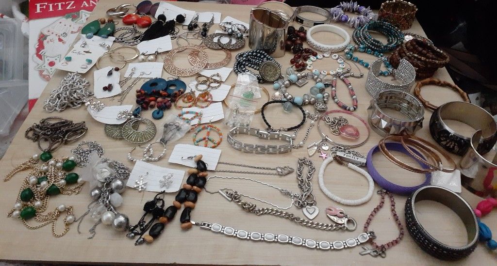 Vintage Retro New Costume Fashion Jewelry Necklace Bracelet Earrings