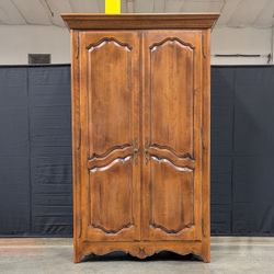 Ethan Allen Solid Wood French Country Armoire / Wardrobe / Dresser – Excellent Condition