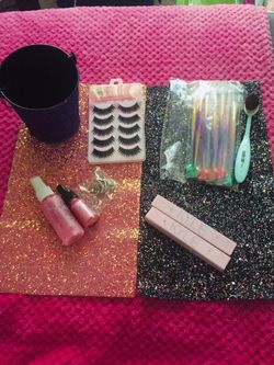 Makeup 💄 Lovers 😍 Check Out 👀 My Page & $ave 💯 1st Time Customers 👑 Free Gift 🎁