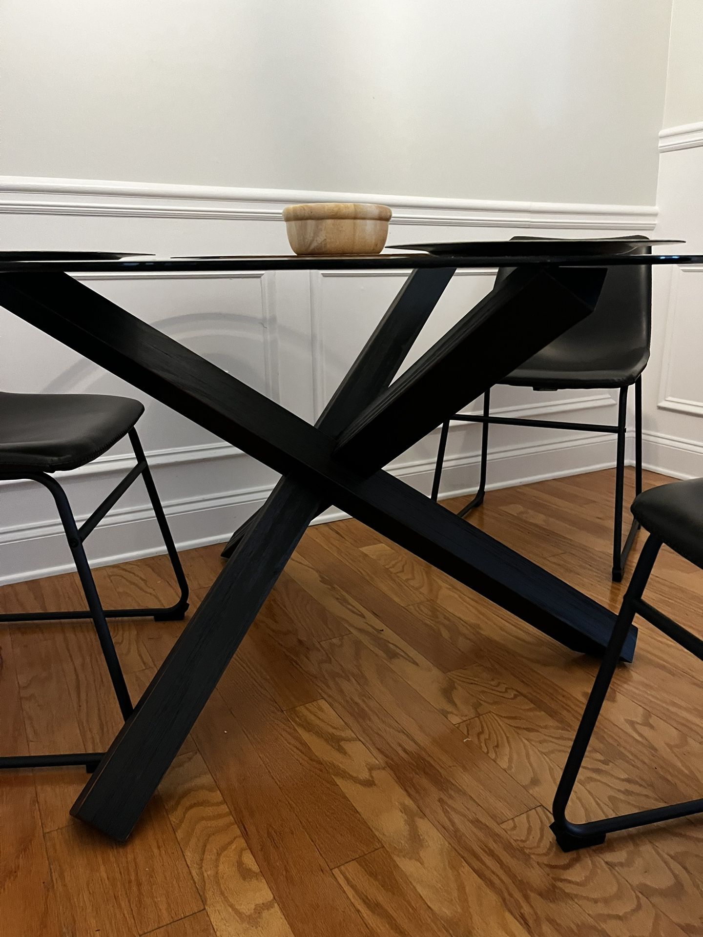 Beautiful dining room Table Set With 4 Chairs