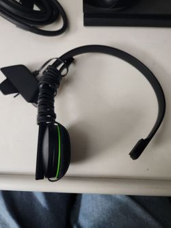 GENTLY USED MICROSOFT XBOX ONE CHAT HEADSET