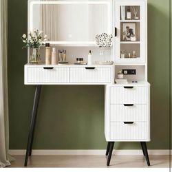 Brand New In Box Never Opened White Vanity Dressing Table With Lighted Mirror