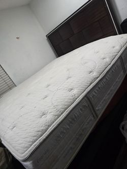 King size Mattress in good condition PICK UP ONLY