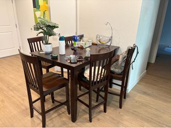 Kitchen table and Chairs