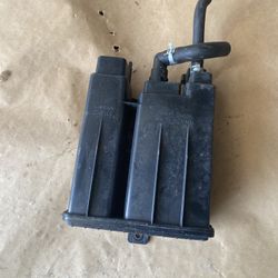 2010-2012 Infiniti G35 Sedan Canister