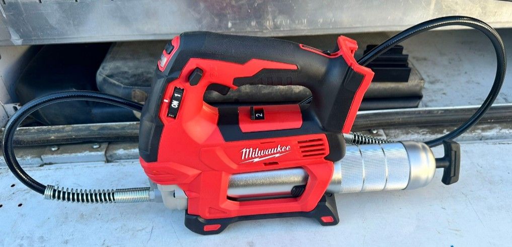 M18™ Cordless 2-Speed Grease Gun (Tool Only)