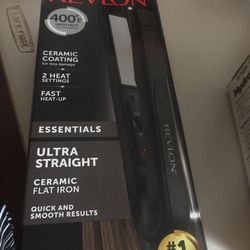 Brand New Revlon hair straightener perfect for an inexpensive gift 🎁