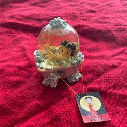 Vintage Betty Boop Bathtub Snow Globe