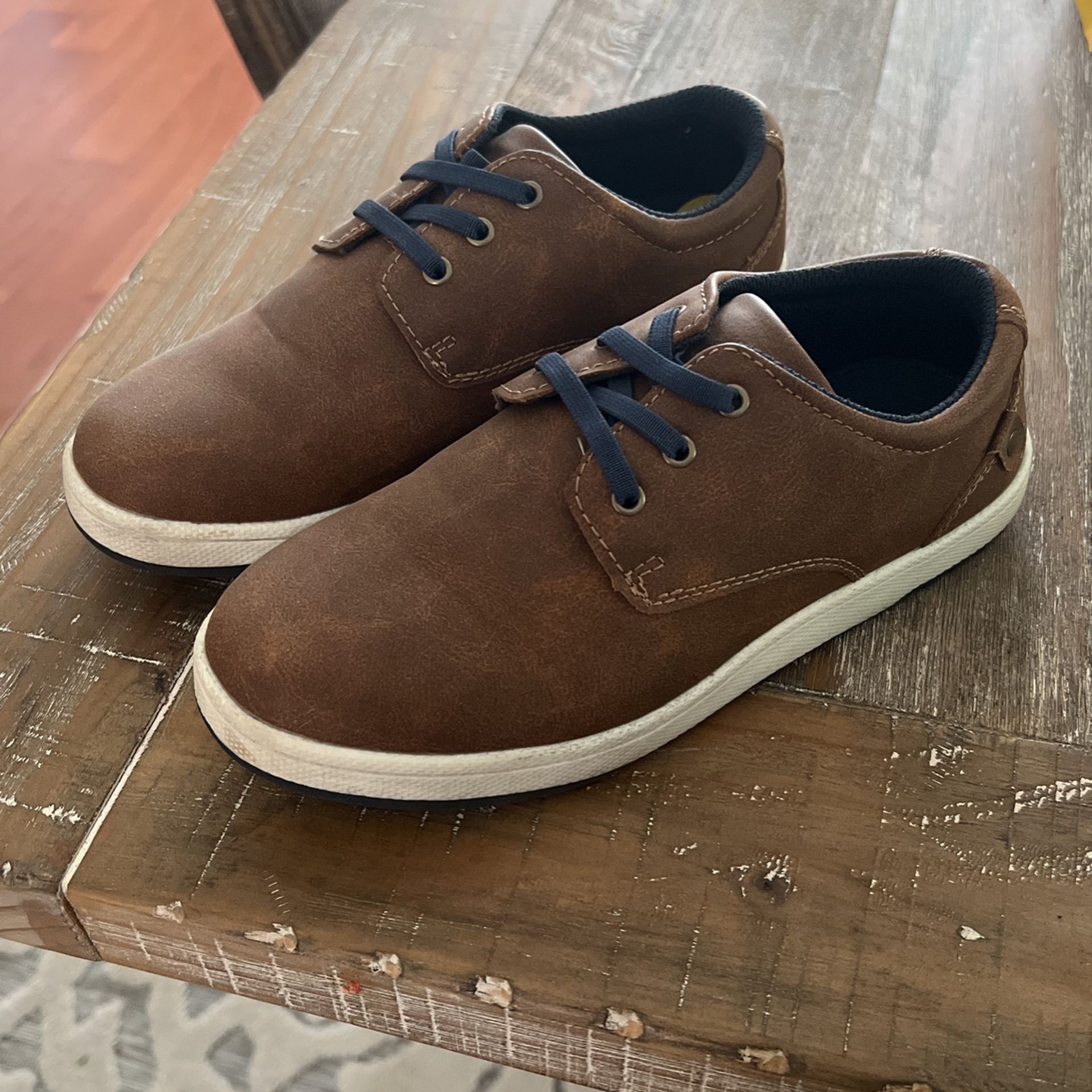 Eddie Bauer Size 3 Boys shoes tan leather Shoes Size 3 Boys Barely Worn Great Condition