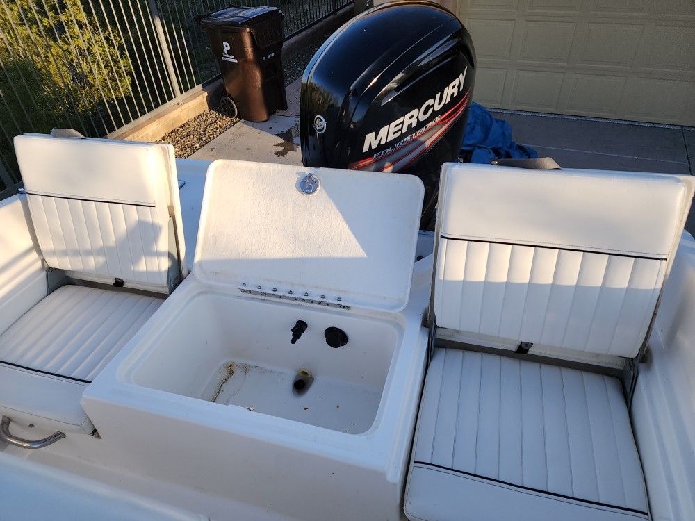 2019 Bayliner F18