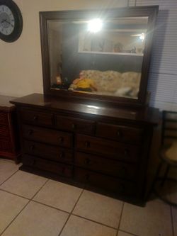 Dresser