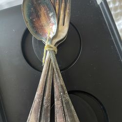 WM Rogers Silver Plated Set of 3 Forks & 1 Spoon 