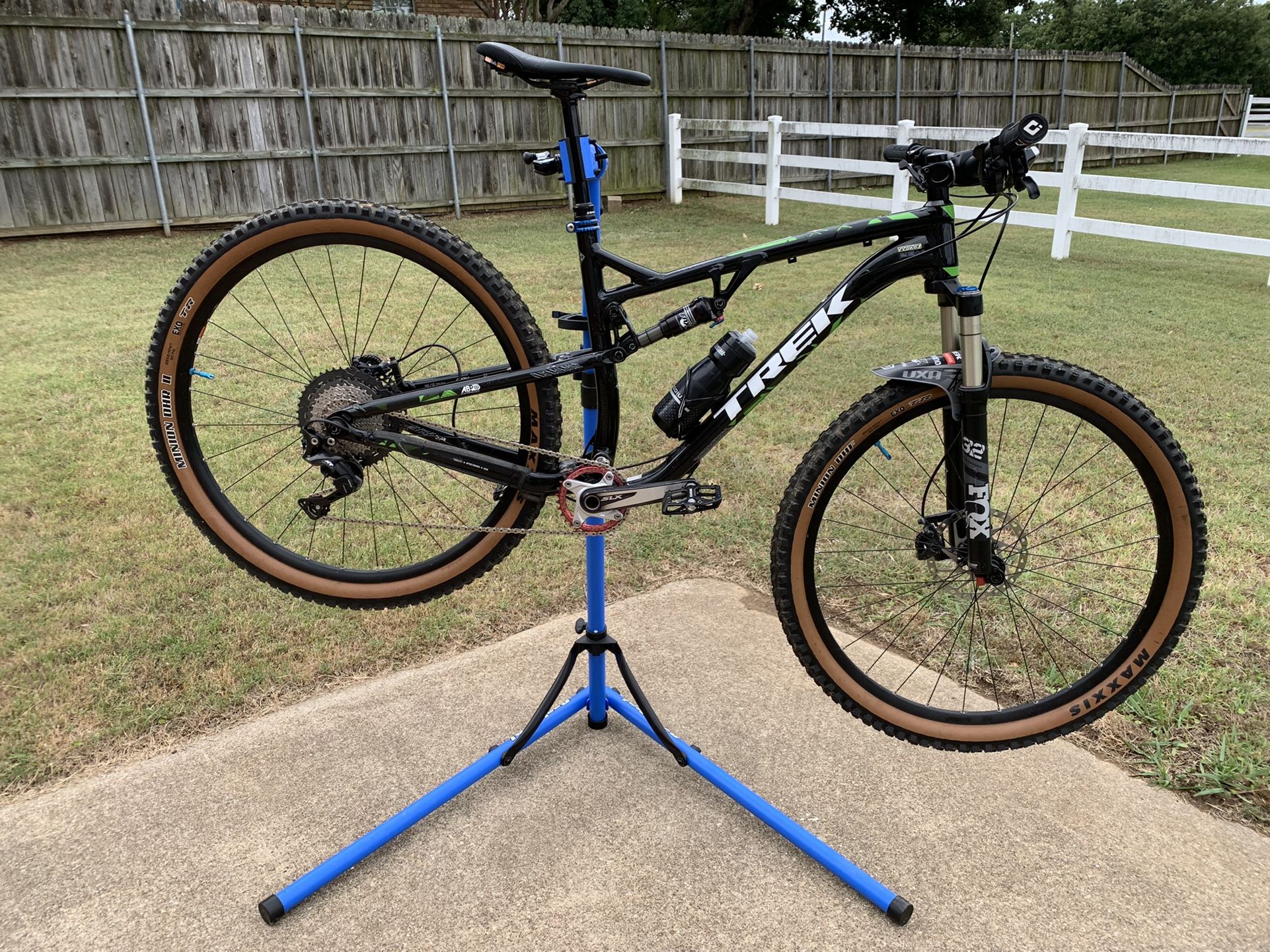 Trek Superfly Large 2012 Trek Superfly 100 Carbon 29er Superfly