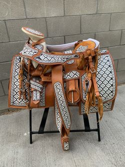 Montura bordada hecho en México 100% calidad