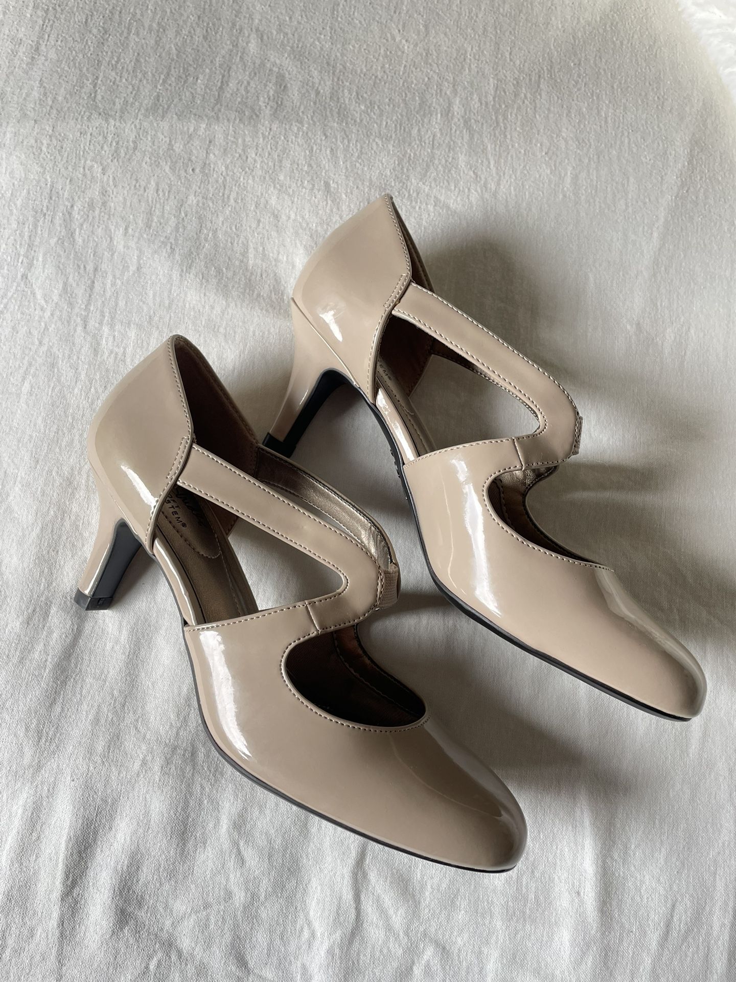 Nude Pump Shoes Size 7.5 New
