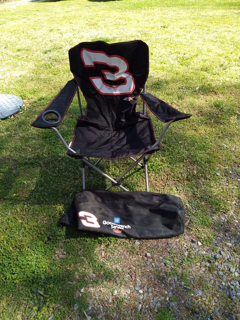 NEW EARNHARDT TAILGATE CHAIR. 35. BUCKS