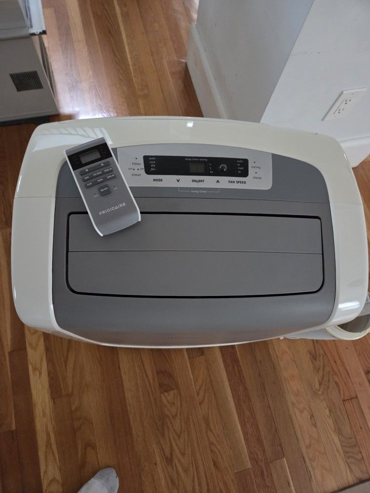 Frigidaire 12k Btu Potable Air Conditioner  With Remote 