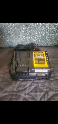 DEWALT Charger 4Amp New $25 Firm Price No Se Acetan Ofertas