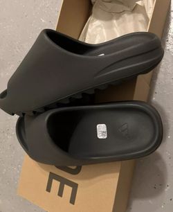 Yeezy Slides Onyx Size 7