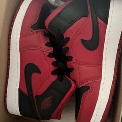 Air Jordan 1 Mid