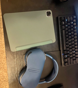 iPad Pro (11 inch) (4th gen) Airpod Pro Max